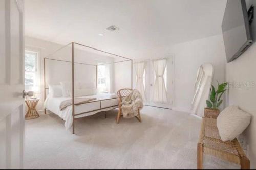Largo Villa | 9BR Heated Pool Hot Tub Sleeps 25
