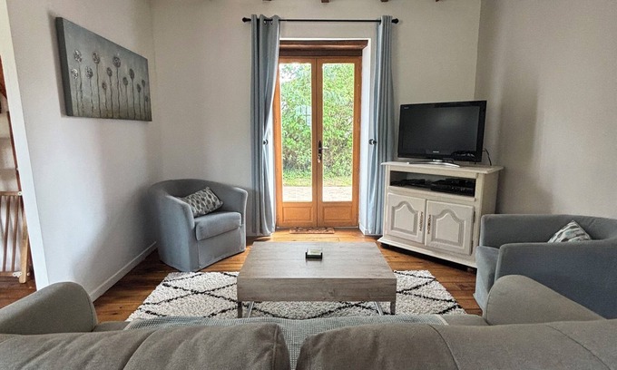 Henansal Cottage | A 3 bedroom cottage that sleeps 6 guests with a heated covered pool