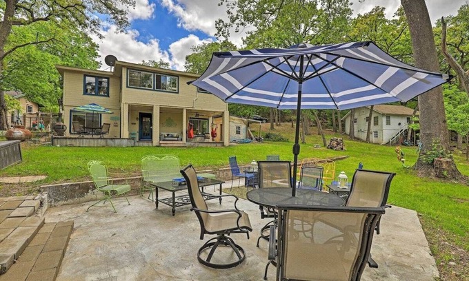 Fort Worth House | A 5bd haven of luxury and nature on Silver Creek/Lake Worth