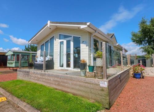 Welton Other | A and C Lodge Plot 21 2 double bedrooms PLOT 21 With HOT TUB 1 pet only No Commercial Vans 4pm check in