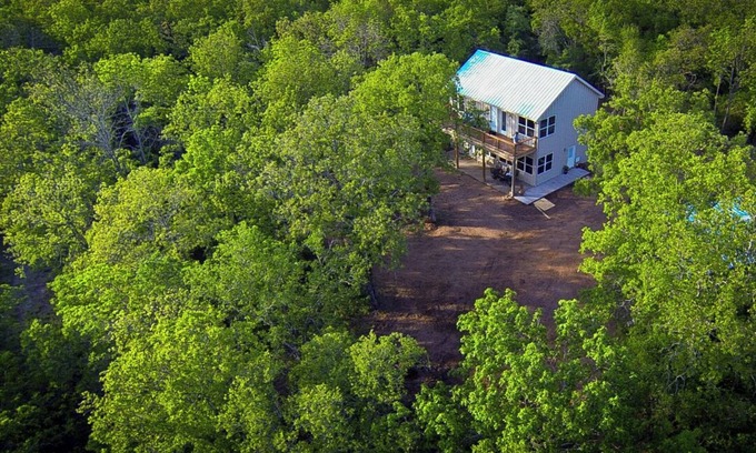 Hillsboro Cabin | A Beautiful Escape from the City. Explore Nature and Enjoy the Lake!