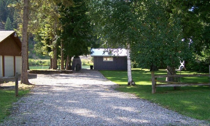 Troy Cabin | A Cabin On The River Three days minimum Closed from October 15th to April 1