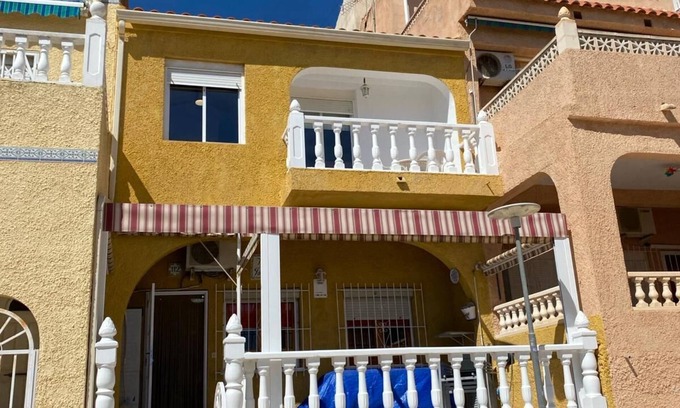 San Fulgencio House | A charming 2 bedroom, 2 bathroom property on 2 levels.