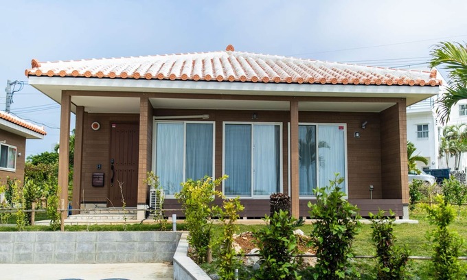 Miyakojima House | A condominium featuring red roof tiles It is a q/Miyakojima Okinawa