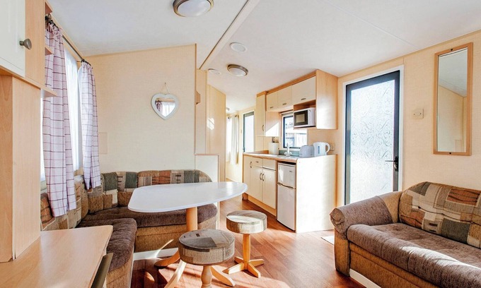 Caister-on-Sea House | A cosy caravan with one master double and one twin room.