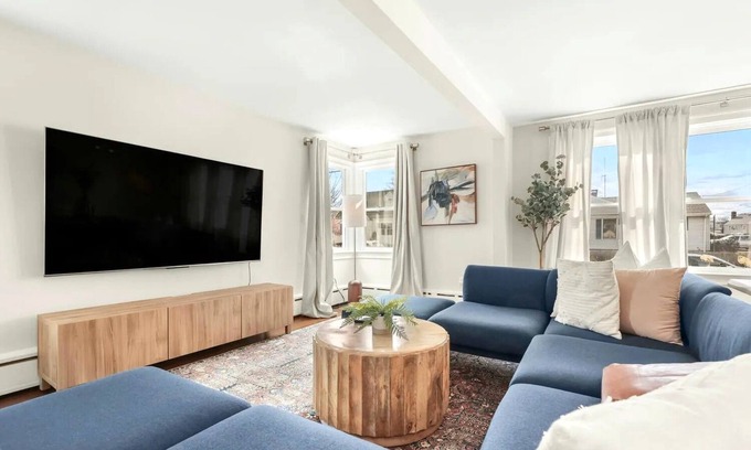Black Rock Historic District House | A Courtland Escape - 3bedroom - Perfect for a Family Stay. Welcome