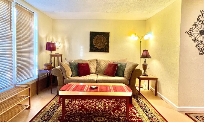 South Berkeley Apartment | A Cozy Centrally-Located Apartment