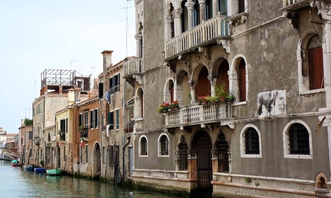 Cannaregio Apartment | A Cozy Garden Refuge In Handy, Residential Venice