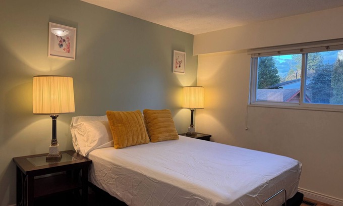 Delta House | A Cozy home, centrally located with free parking