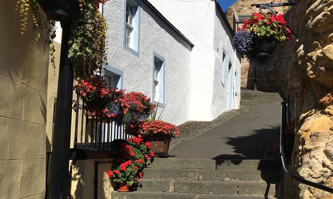 Pittenweem Cottage | A delightful and historic property just a few steps from the harbour.