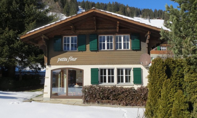 Adelboden Ski Chalet | A detached chalet for you alone!