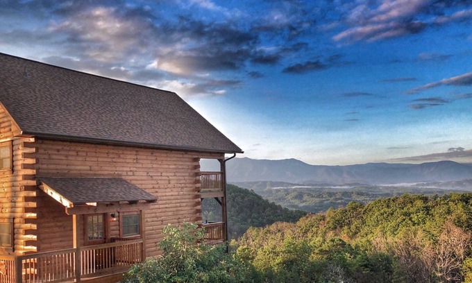 Gatlinburg - Pigeon Forge Cabin | A few FALL openings! MAJESTIC MTN views! 2BR2BA 12 min to PWY Hot Tub GAME ROOM!