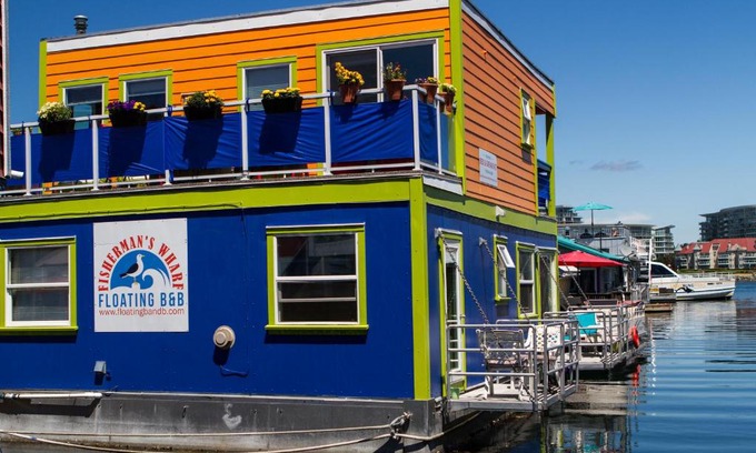 Inner Harbour Bed & Breakfast | A Float Home B&B in Fisherman’s Wharf