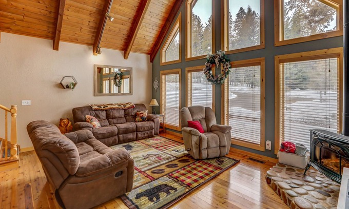 McCall House | A-Frame of Mind - Hot Tub - Pet-friendly - Trailer Parking - Wildlife - Quiet - Riverwalk access