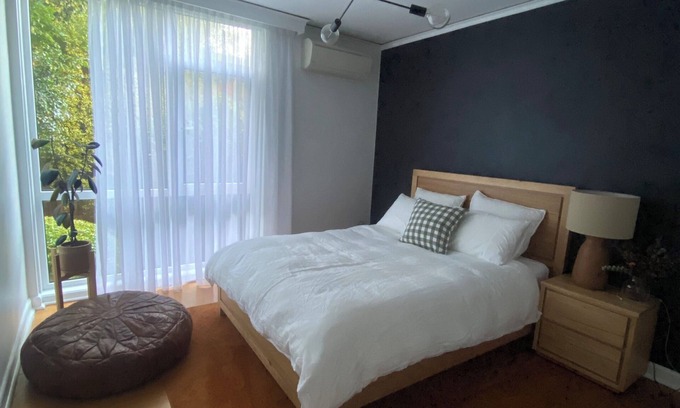 Hawthorn Apartment | A Hidden Gem in Leafy Hawthorn - onsite parking, trams and train close proximity