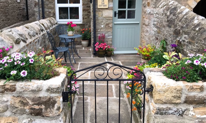 Reeth Cottage | A hidden gem with the appeal of a traditional Yorkshire Dales Cottage - dog friendly, pubs nearby