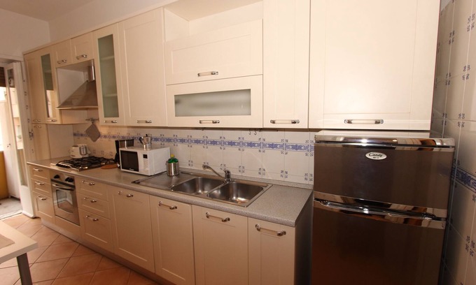 Quartiere XI Portuense Apartment | A large and affordable 2 bedrooms apartment near Trastevere Station