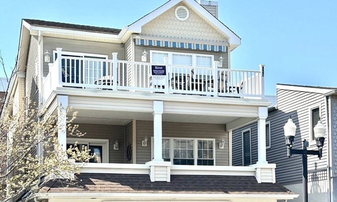 North End Condo | A+ Location! Right in the heart of OC. Walk to absolutely everything!