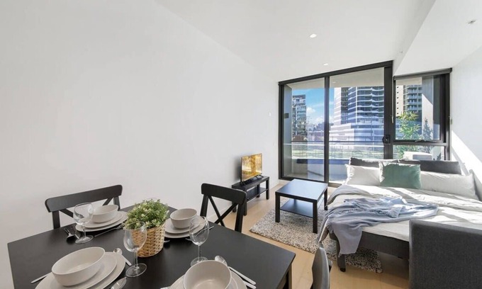 South Yarra Apartment | A Lovely 2BR Apt in the Heart of Chapel Street