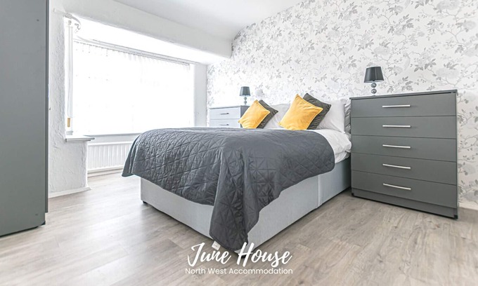 Leigh House | A lovely 3-bedroom semi-detached house suitable for families