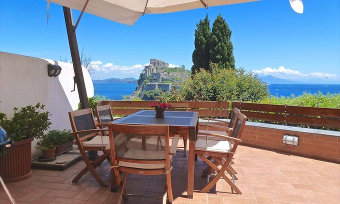 Ischia Porto Cottage | A luxury apartment with a breathtaking sea view
