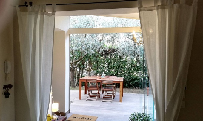 Padenghe sul Garda Apartment | A modern apartment with a cozy garden