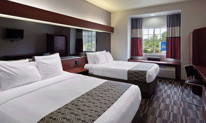 Morgantown Hotel | A Morgantown Gem Located at I-79: 3 Relaxing Rooms w/Free Breakfast