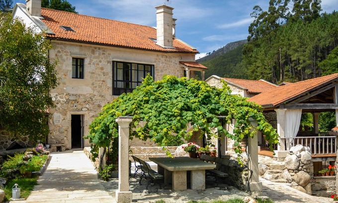 Puebla del Caraminal Bed & Breakfast | A Palleira, amplia suite al lado del río.