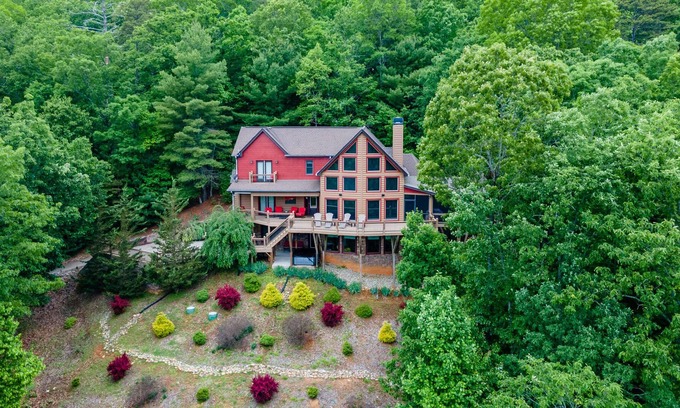 Blairsville Cabin | A Peacock Chalet- Blairsville GA
