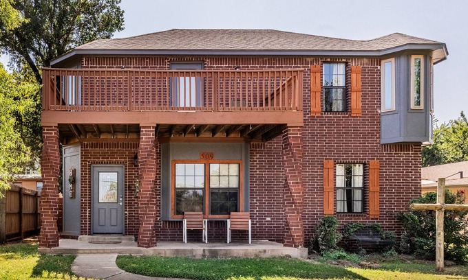 Guthrie House | A Perfectly Positioned Modern Vintage Colonial