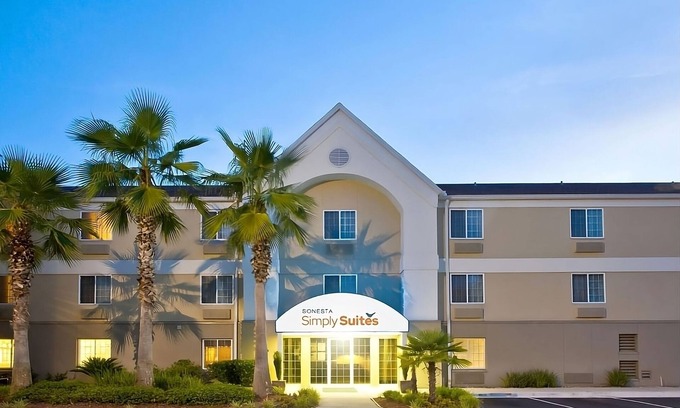 Baymeadows Hotel | A Place You'll Surely Enjoy! 4 Spacious Units, Full Kitchen, Pets Allowed!