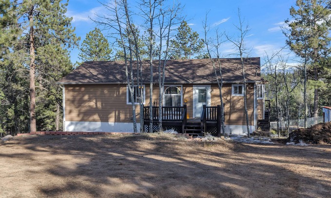 Divide House | A Private Retreat with Breathtaking views of Pikes Peak w/HOT TUB