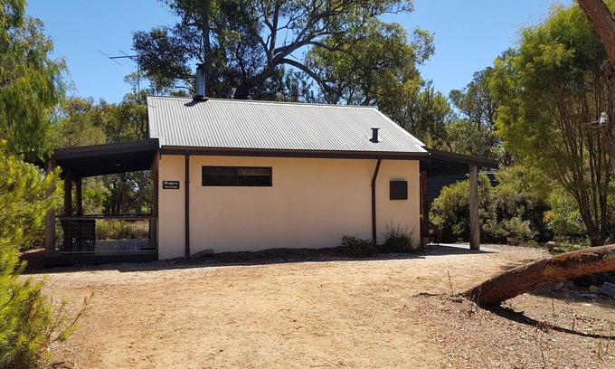 Metricup Cottage | A quiet and relaxing place for couples to unwind and reconnect.