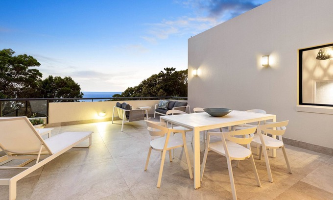 Coolum Beach Villa | A r é s l Luxe Oceanfront Villa