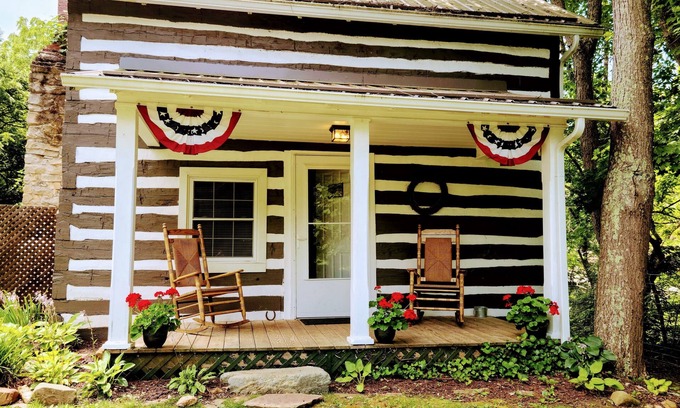 Lead Mines Cabin | A REAL 1850's Log Cabin near the NEW RIVER TRAIL STATE PARK