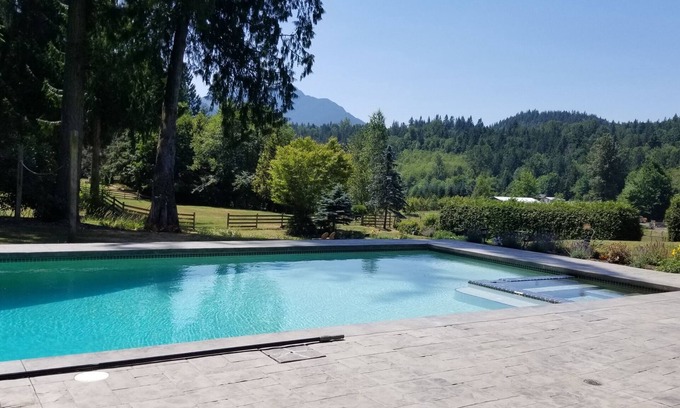 Sardis House | A rural mountain getaway