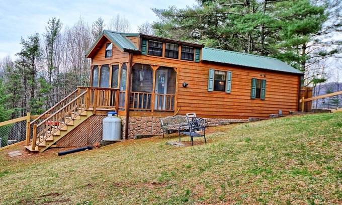 Laurel Springs Cabin | A Serenity Cabin-1 BR Tiny Home, Pet Friendly with Fenced Yard, AC, WIFI