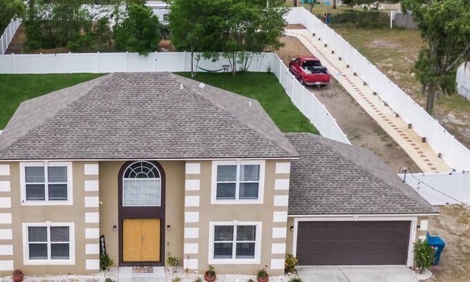 Spring Hill House | A Spacious 2bdr RV home near Beaches &Weeki Wachee & Tampa