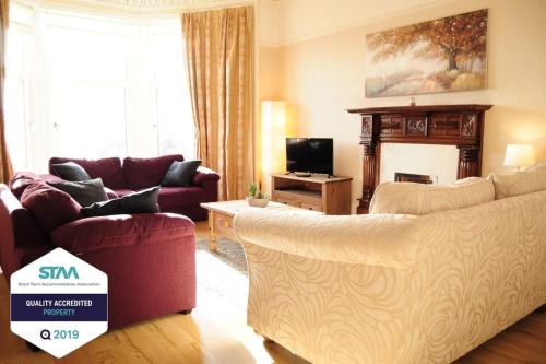 Linthouse Apartment | A Spacious Flat with Character - Private Car Space