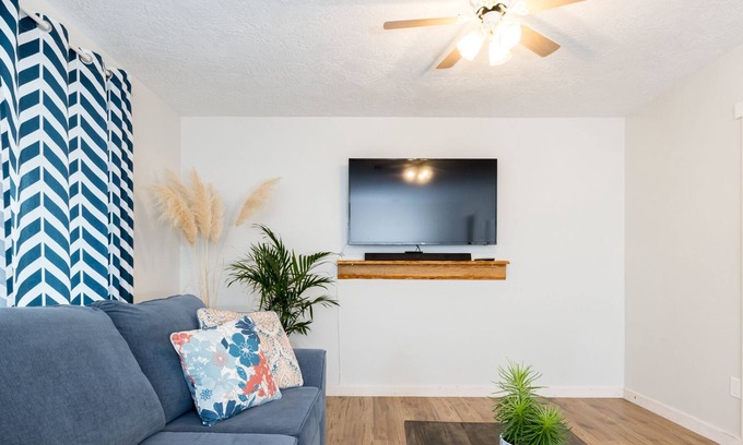 Cumberland House | A spacious stylish getaway, with hot tub!