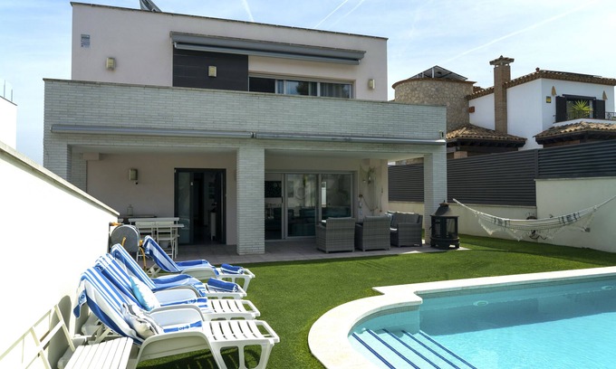 Sant Pere de Ribes Villa | A step from Sitges - Fun big family villa with private pool & views