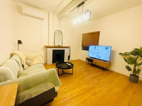 Melbourne Apartment | A Step to Albert Park