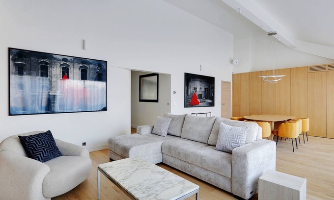 Porte-Dauphine Apartment | A Stunning 2BR/2BA Place Victor Hugo