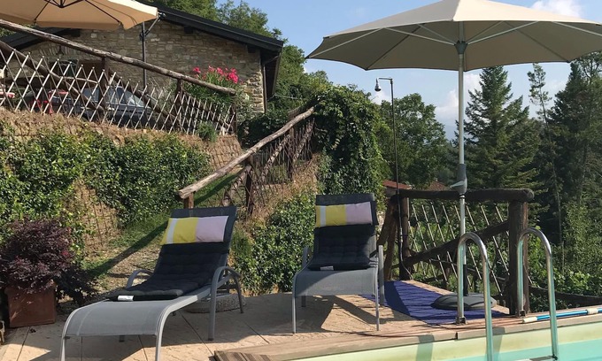 Bigliolo Villa | A stunning Tuscan villa with private pool set in its own vineyard,