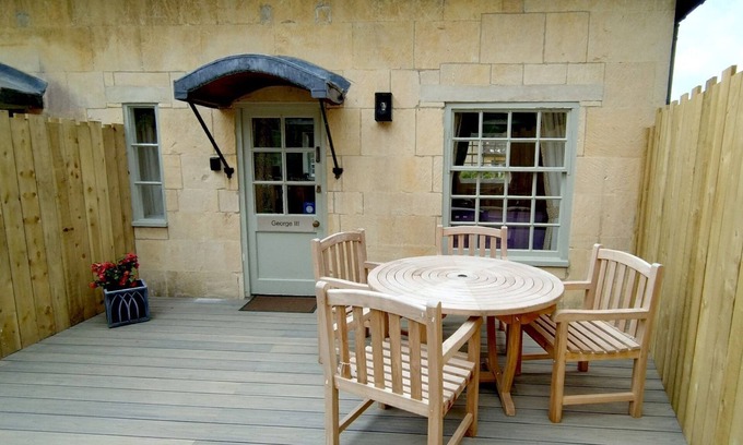 Winchcombe Apartment | A sudeley castle cottage that sleeps 4 guests in 2 bedrooms