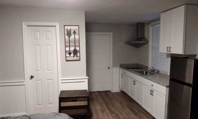Goose Creek Apartment | a sweet moder apt studio 10 minutes away from northwoods mall