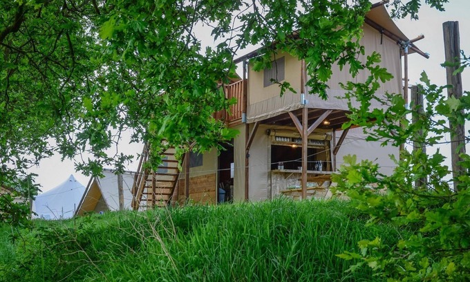 Zuna Cabin | A treehouse tent with an 'unbelievably' beautiful view over the Regge River in Twente