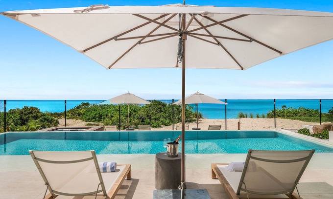 Providenciales Villa | A two level exceptional 5 bedroom villa with direct access to the beach