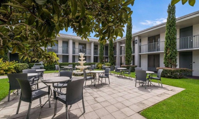 Florida Center House | A Universal Partner Hotel near Orlando theme parks !