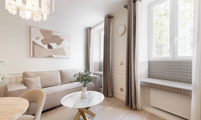 Epinettes Apartment | A Wonderful 1BR with Services in Batignolles